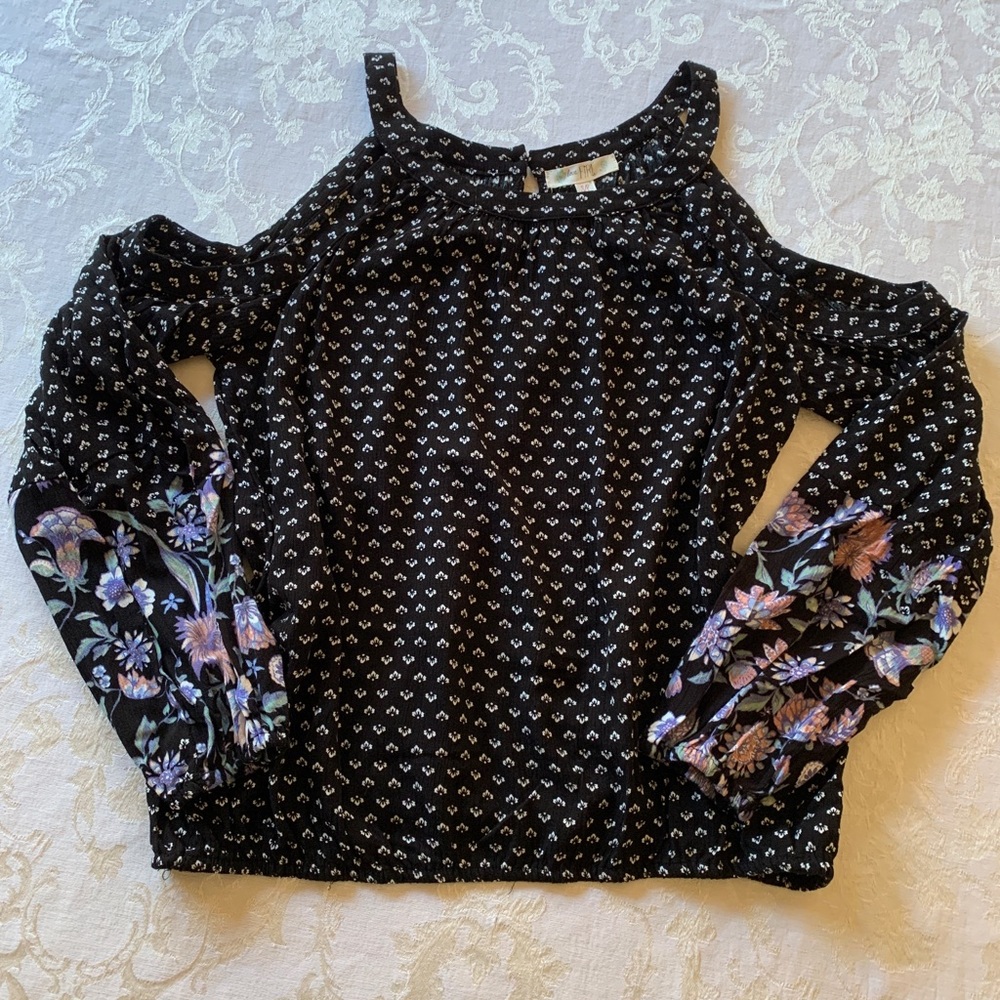 LOVE, FIRE Long Sleeve Cold Shoulder Top, Sz PS